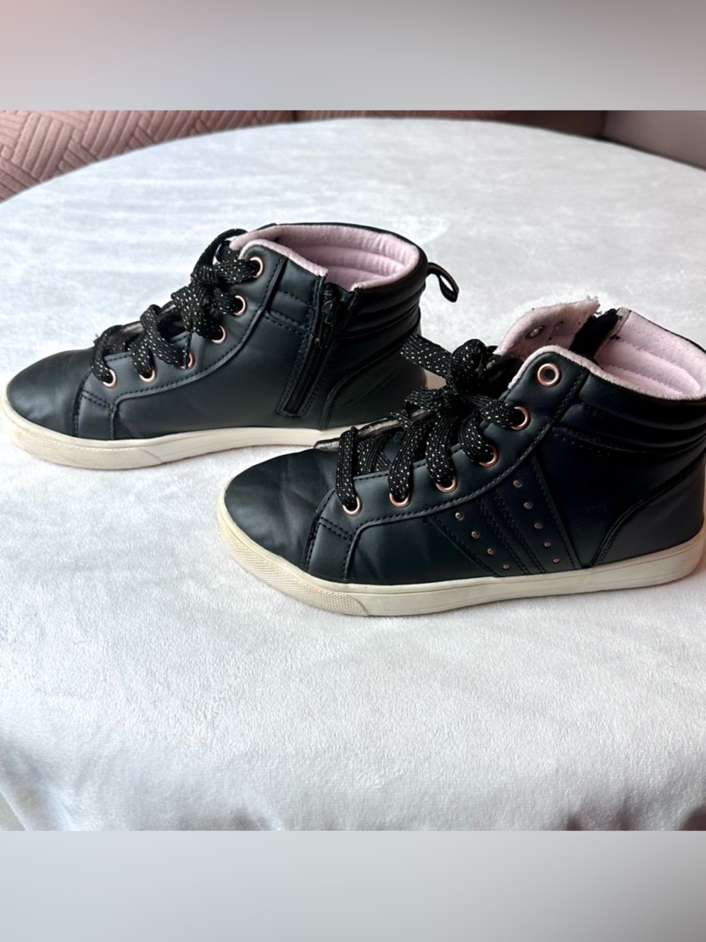 Girl’s Black High-Top Sneakers with Pink Accents - Picture 4 of 6